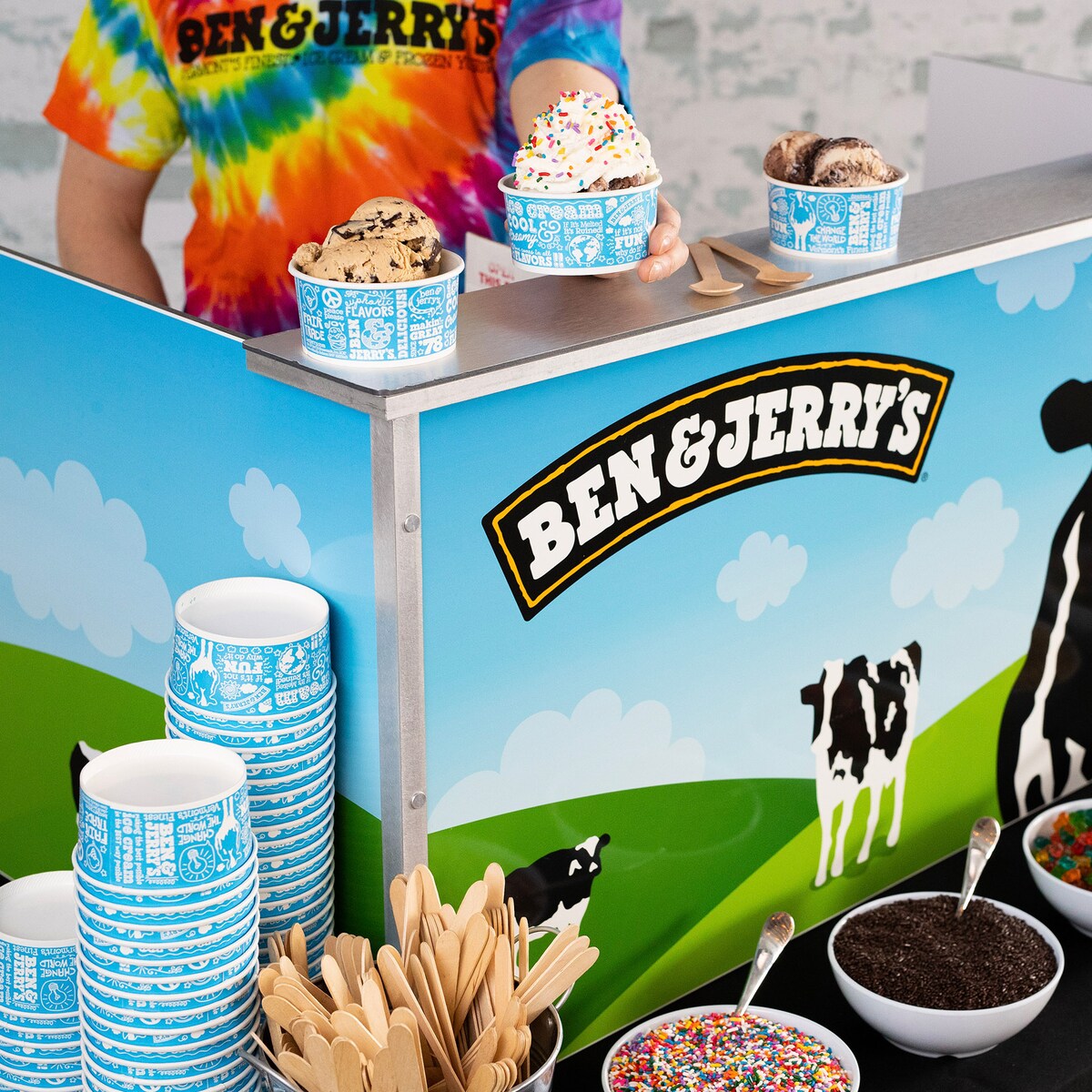 An ice cream catering cart